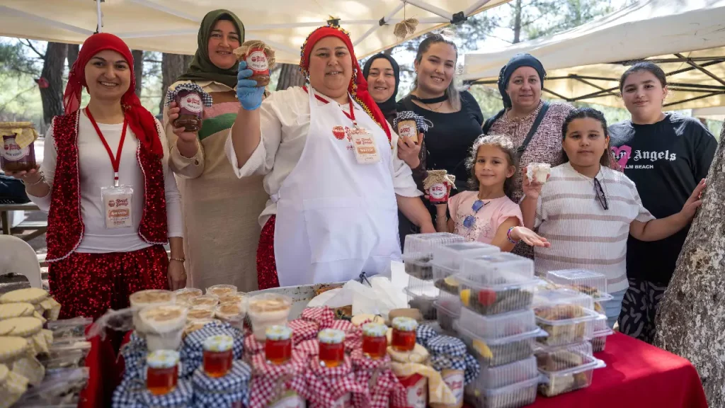 Bornova’da kadın emeği reçelle taçlanıyor: Büyük festival 6 Eylül'de Yakaköy'de 1 Bornova’da kadın emeği reçelle taçlanıyor: Büyük festival 6 Eylül'de Yakaköy'de
