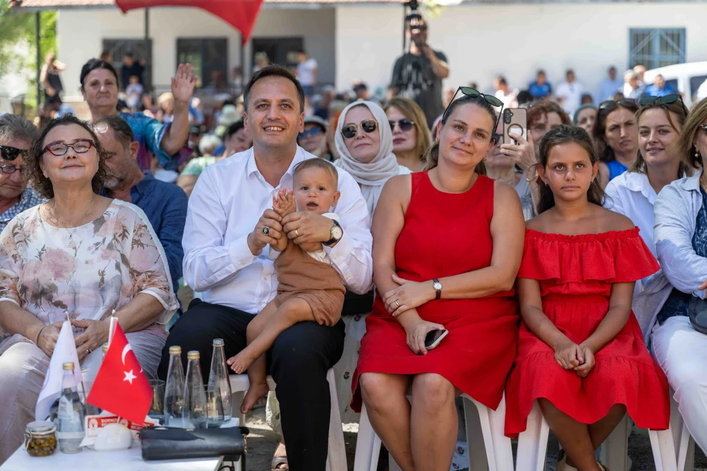 Bornova'da kazanlar kaynadı, Başkan Eşki'nin sözleri damga vurdu: “Reçel giren eve emperyalizm giremez..." 5 Bornova'da kazanlar kaynadı, Başkan Eşki'nin sözleri damga vurdu: “Reçel giren eve emperyalizm giremez..."