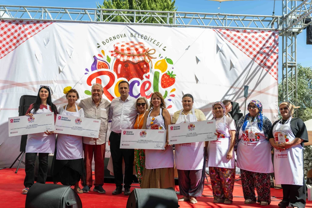 Bornova'da kazanlar kaynadı, Başkan Eşki'nin sözleri damga vurdu: “Reçel giren eve emperyalizm giremez..." 2 Bornova'da kazanlar kaynadı, Başkan Eşki'nin sözleri damga vurdu: “Reçel giren eve emperyalizm giremez..."