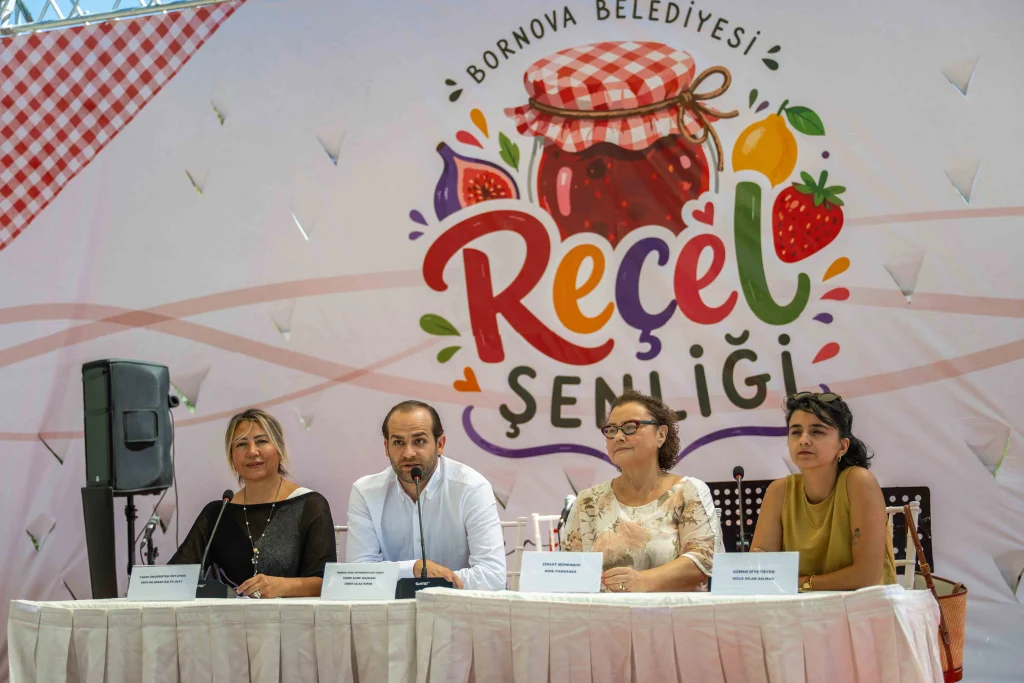Bornova'da kazanlar kaynadı, Başkan Eşki'nin sözleri damga vurdu: “Reçel giren eve emperyalizm giremez..." 4 Bornova'da kazanlar kaynadı, Başkan Eşki'nin sözleri damga vurdu: “Reçel giren eve emperyalizm giremez..."