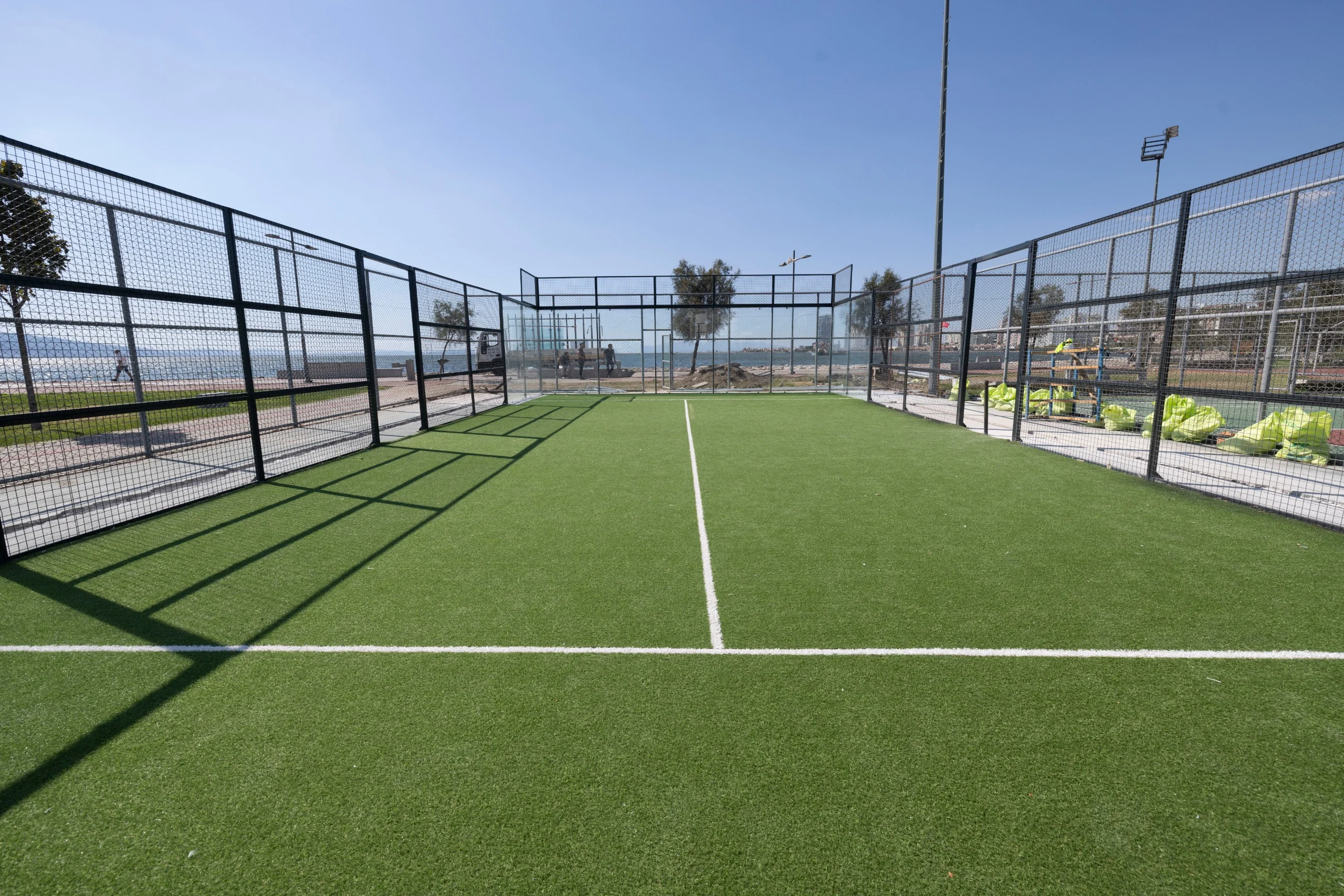 Bostanlı’da padel sporu dönemi başlıyor! Ekim ayında kapılarını açıyor!