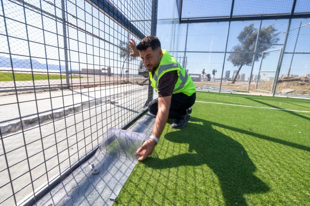 Bostanlı’da padel sporu dönemi başlıyor! Ekim ayında kapılarını açıyor!