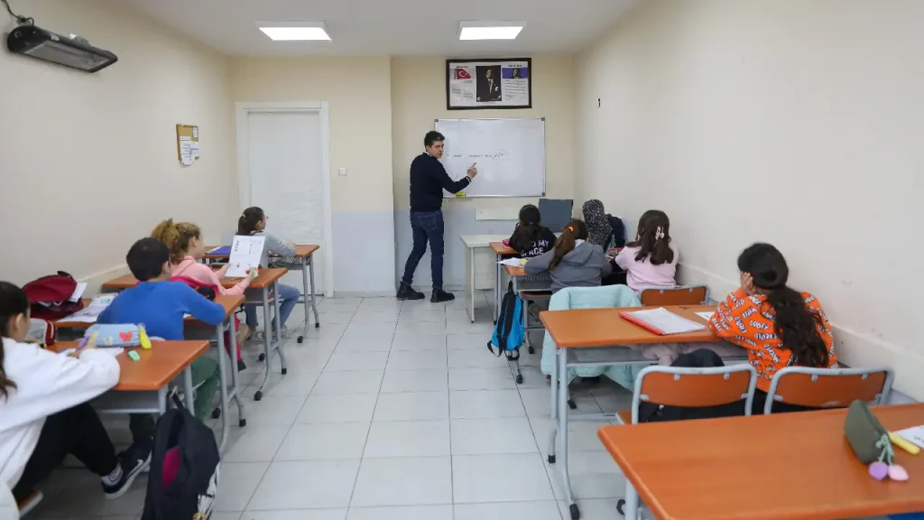 Buca Aziz Nesin’de “Soru Çözüm Atölyeleri” başlıyor
