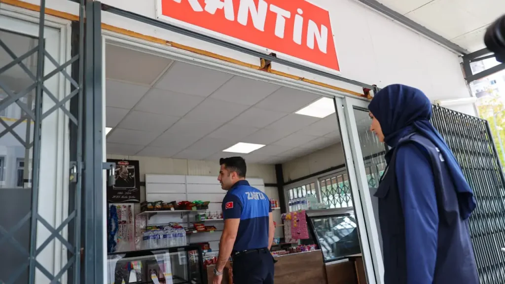 Buca'da okul kantinlerine sıkı denetim! Zabıta tek tek inceledi: ‘Her çocuk bizim evladımız!'