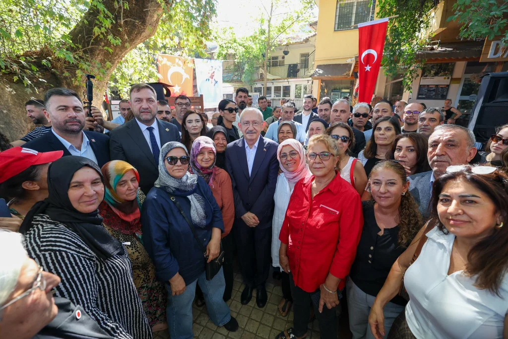Kılıçdaroğlu'ndan Buca'da üreticiye söz: "Bunlar için mücadele edeceğim" 1 Kılıçdaroğlu'ndan Buca'da üreticiye söz: "Bunlar için mücadele edeceğim"