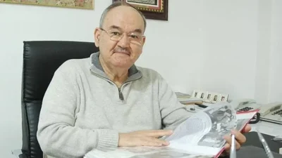 İzmir’in eski büyükşehir belediye başkanlarından Dr. Burhan Özfatura, 83 yaşında