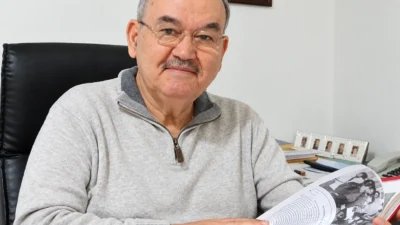 İzmir Büyükşehir Belediyesi eski Başkanı Burhan Özfatura, dün akşam evinde