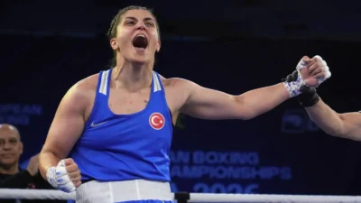 Bulgaristan’ın başkenti Sofya’da düzenlenen 2026 Avrupa Boks Şampiyonası’nda ringe çıkan