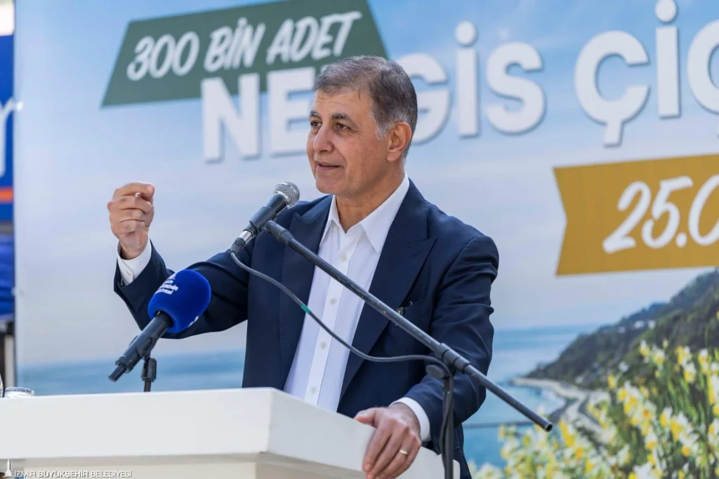 Karaburun’un nergis üretimine büyük destek: 300 bin soğan toprakla buluşuyor!