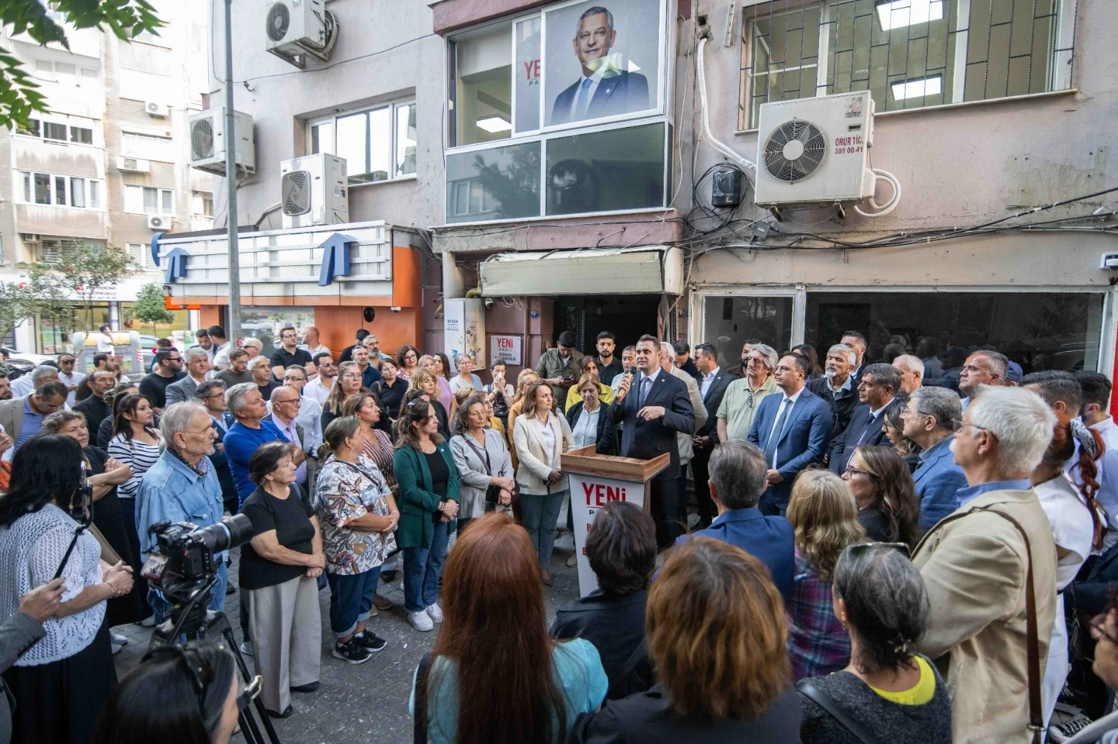YENİ Parti’nin Bornova İlçe Başkanlığı binası törenle açıldı. Açılışta konuşan