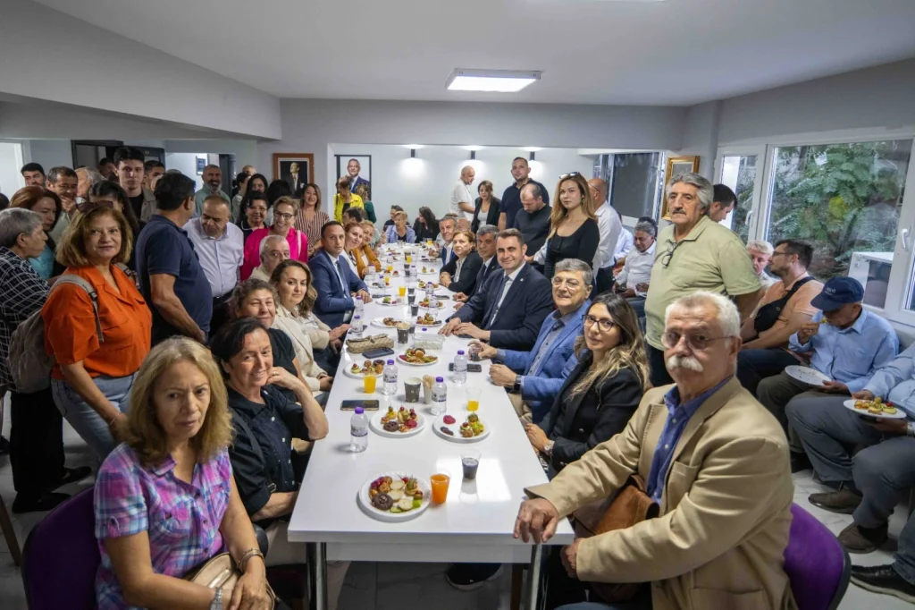 YENİ Partili Güç Bornova’dan seslendi: “O koltuklardan inecekler”