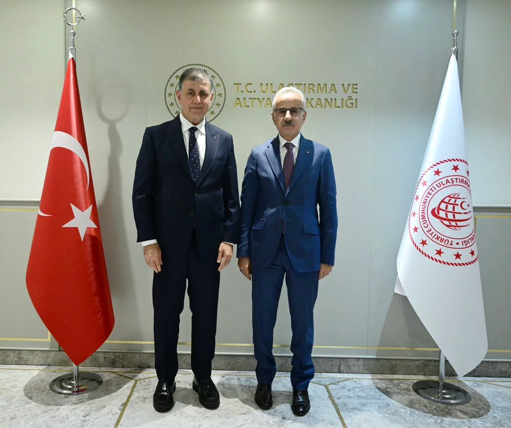 Bakan Uraloğlu ve Başkan Tugay'dan ulaşım zirvesi