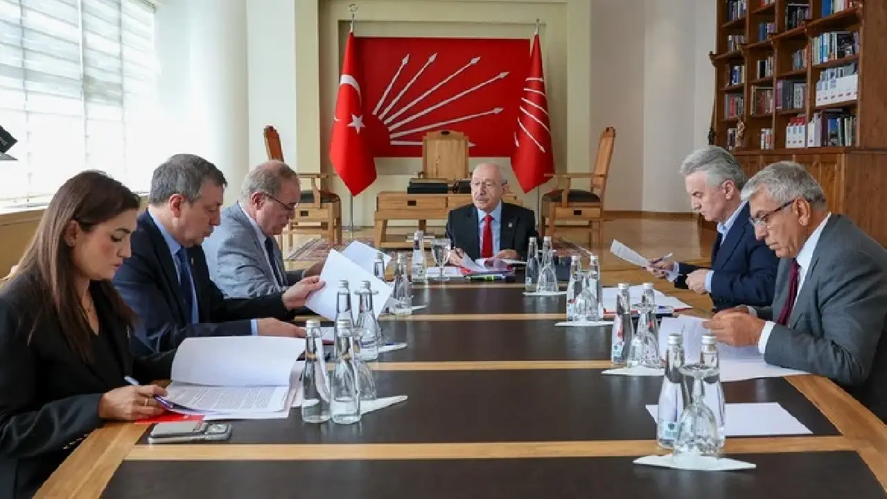 Borsadaki durum CHP'yi harekete geçirdi: Kılıçdaroğlu'ndan kritik zirve