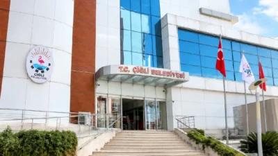Çiğli Belediye Meclisi'ndeki CHP, YENİ Parti ve bağımsız üyeler, AK
