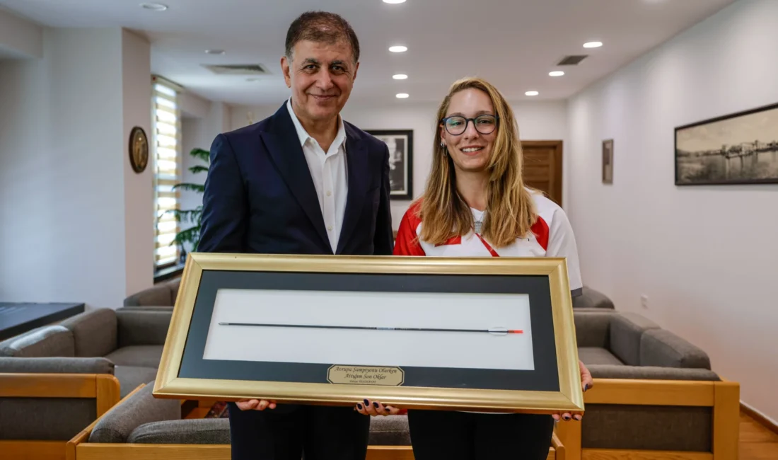 İzmir Büyükşehir Belediyesi Spor Kulübü’nün 17 yaşındaki milli okçusu Dünya