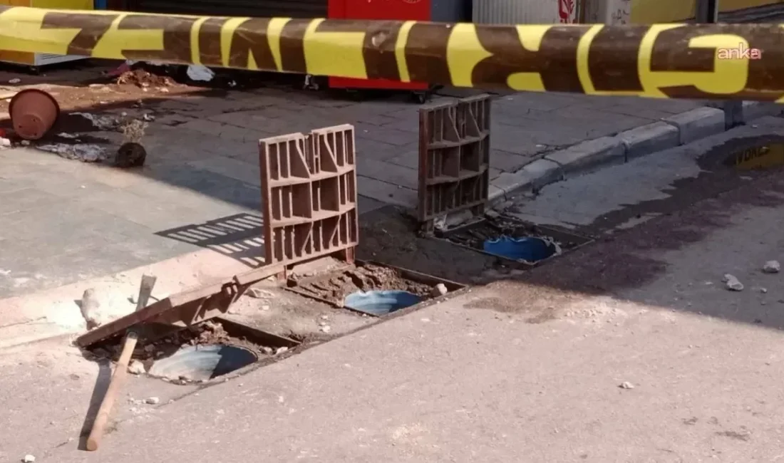 İzmir'in Alsancak semtinde 12 Temmuz 2024'te yaşanan sağanak sırasında sokak