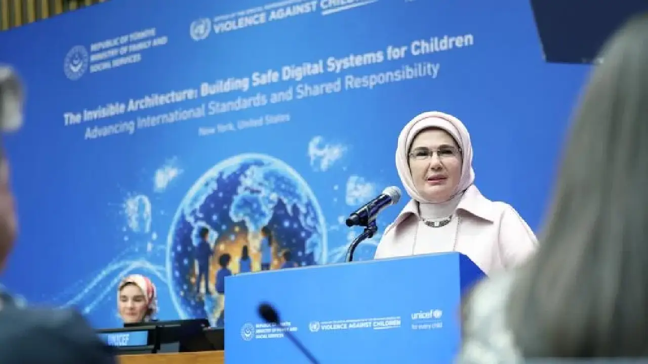 Emine Erdoğan: "Çocukların zihinlerine göz konuldu"