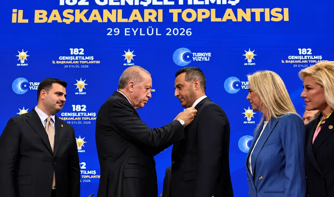 Cumhurbaşkanı ve AK Parti Genel Başkanı Recep Tayyip Erdoğan’ın elinden