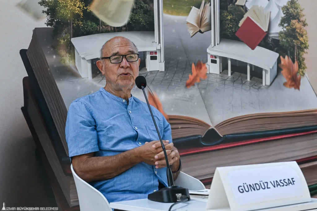 Kültürpark'ta kitap izdihamı: İzmirliler İZKİTAP’a büyük ilgi gösterdi