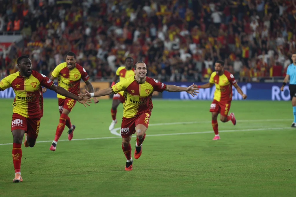 Göztepe galibiyete hasret kaldı: 1 puanı son dakikada kurtardı