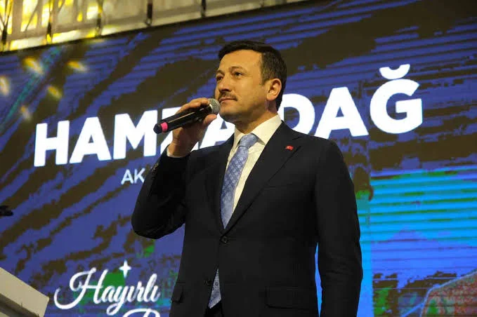 CHP'den istifa ederek AK Parti'ye katılan Foça Belediye Başkanı Saniye