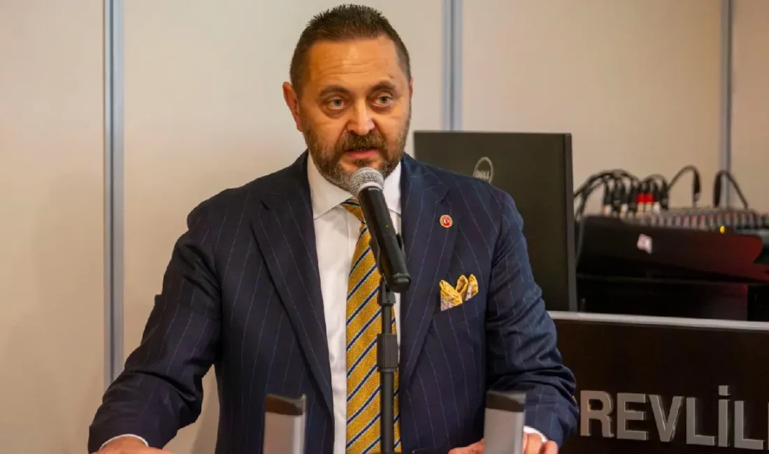 İzmir Karşıyaka'da Bostanlı tekstil pazarının kurulum sürecinde toplanan yüksek meblağlı