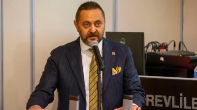 İzmir Karşıyaka'da Bostanlı tekstil pazarının kurulum sürecinde toplanan yüksek meblağlı