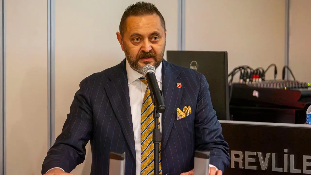AK Partili Ünal'dan Başkan Ünsal'a zor Bostanlı Pazaryeri soruları: “Esnafa 'güvenebilirsiniz' diyen siz değil misiniz?"