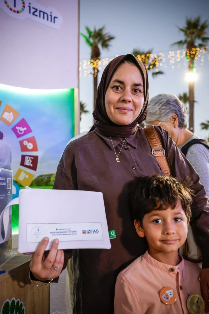 Daha az iz, daha yaşanabilir bir dünya: İEF’de vatandaşlar karbon ayak izini ölçtü 2 Daha az iz, daha yaşanabilir bir dünya: İEF’de vatandaşlar karbon ayak izini ölçtü