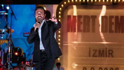 İzmir Enternasyonal Fuarı’nın dördüncü gününde de müzik ve mizah alanında