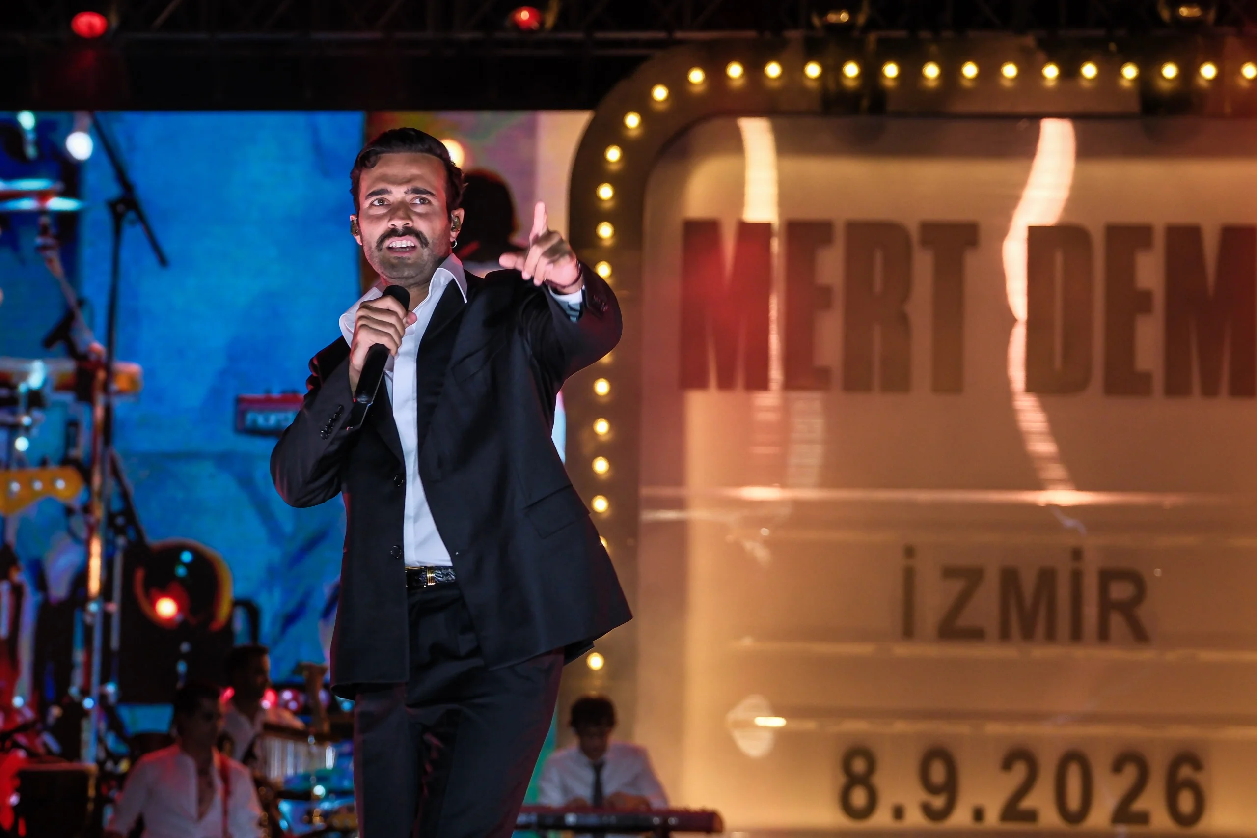 İzmir Enternasyonal Fuarı’nın dördüncü gününde de müzik ve mizah alanında