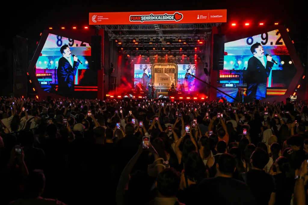 İEF geceleri müzik ve kahkaha dolu 3 İEF geceleri müzik ve kahkaha dolu