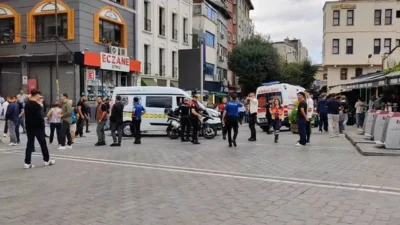 İstanbul Fatih’teki bir döviz bürosunda iş yeri sahibi ile müşteri