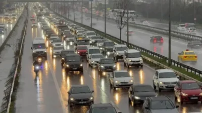 Haftanın üçüncü iş gününde İstanbul'da etkili olan yağış, kentin ana