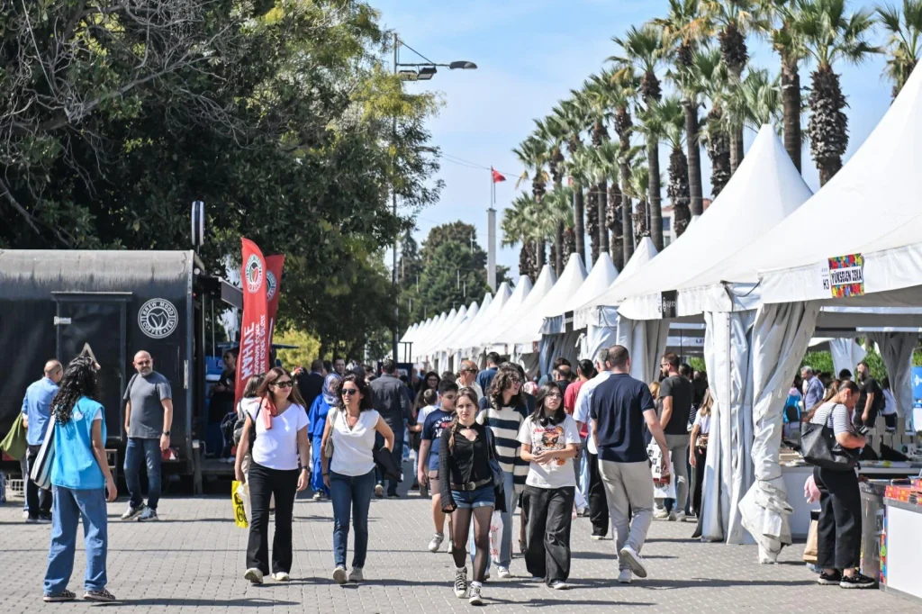 İZKİTAP’ta son gün: Kültürpark’ta kitap ve yazar buluşmaları sürüyor