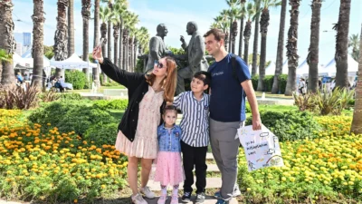 İzmir Büyükşehir Belediyesi ev sahipliğinde düzenlenen 8. İzmir Kitap Fuarı
