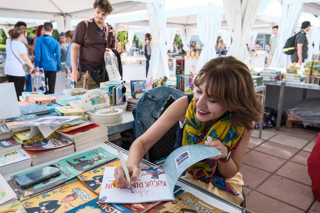 İZKİTAP’ta son gün: Kültürpark’ta kitap ve yazar buluşmaları sürüyor