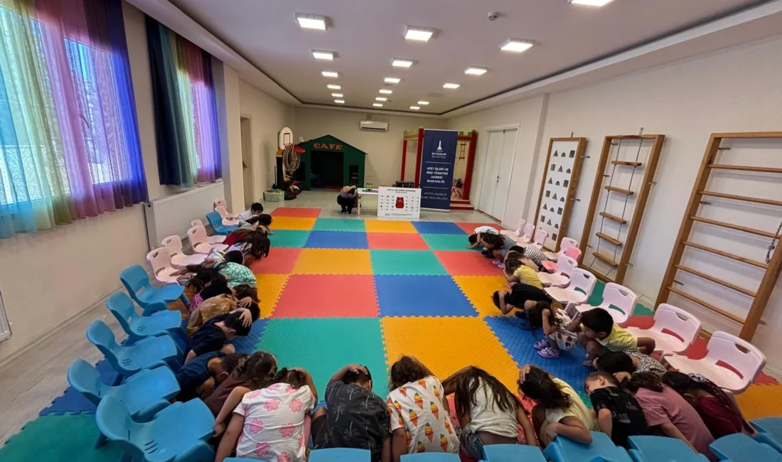 İzmir Büyükşehir Belediyesi, afetlere dirençli bir kent oluşturma hedefiyle çocuklara