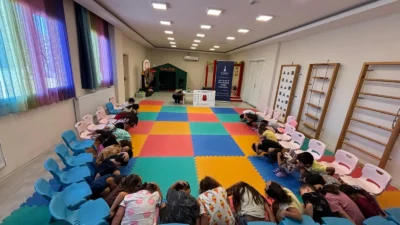 İzmir Büyükşehir Belediyesi, afetlere dirençli bir kent oluşturma hedefiyle çocuklara