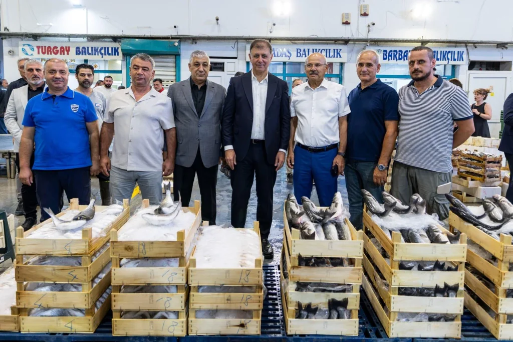 Başkan Tugay: Ekmeğini denizden çıkaranlara bereketli bir sezon diliyorum