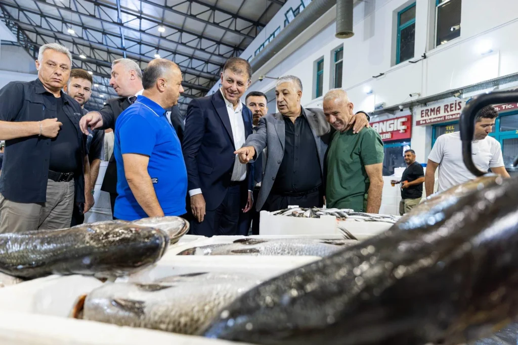 Başkan Tugay: Ekmeğini denizden çıkaranlara bereketli bir sezon diliyorum