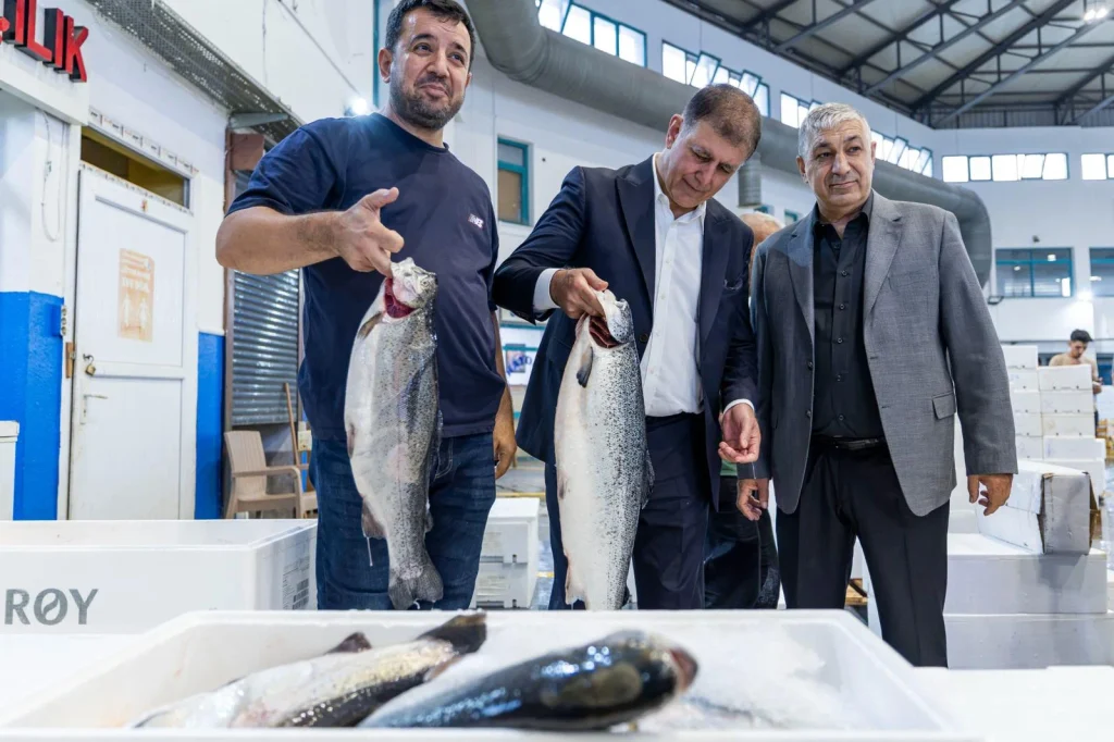 Başkan Tugay: Ekmeğini denizden çıkaranlara bereketli bir sezon diliyorum