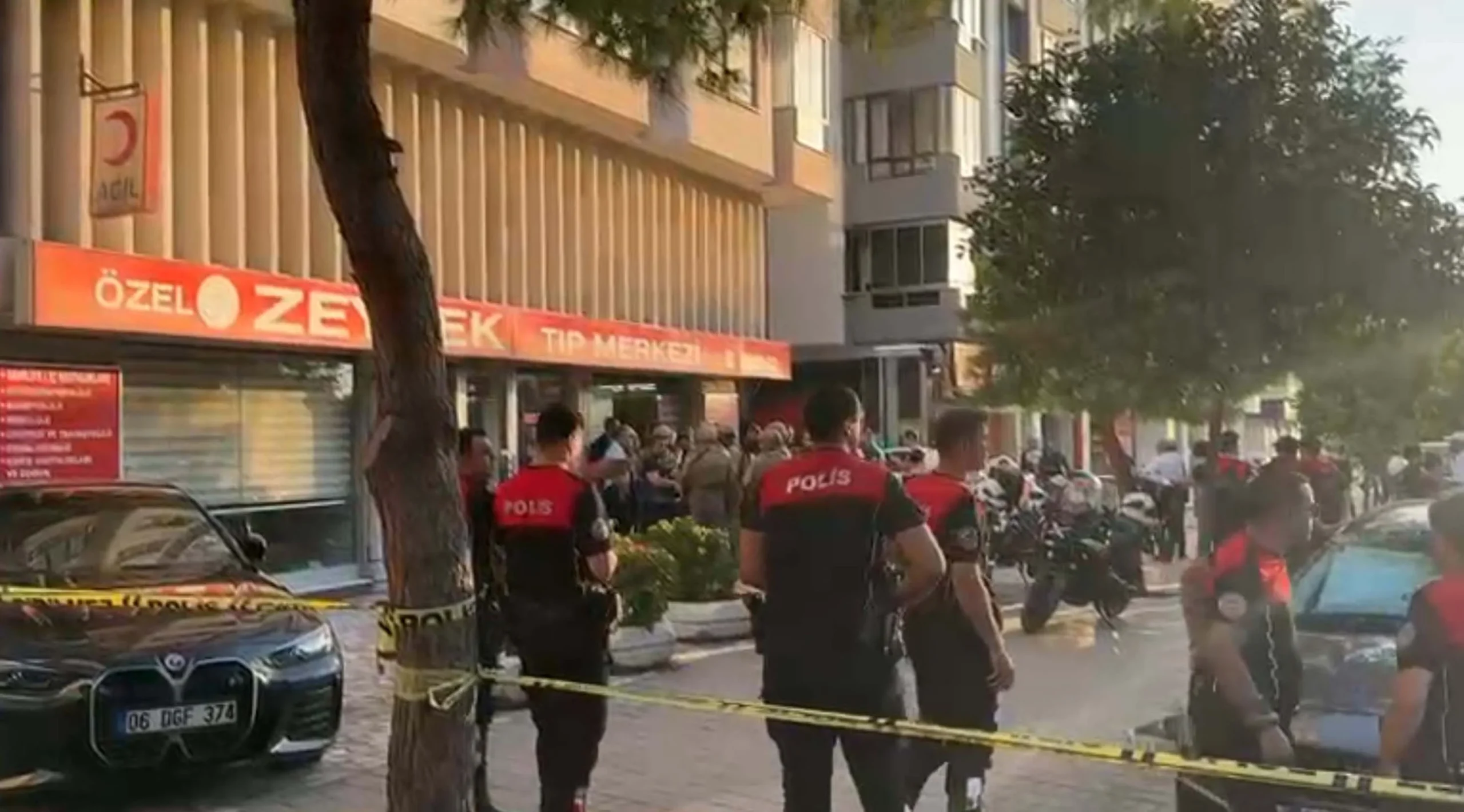 İzmir’in Karabağlar ilçesinde bir banka şubesine giren şüpheli, özel güvenlik