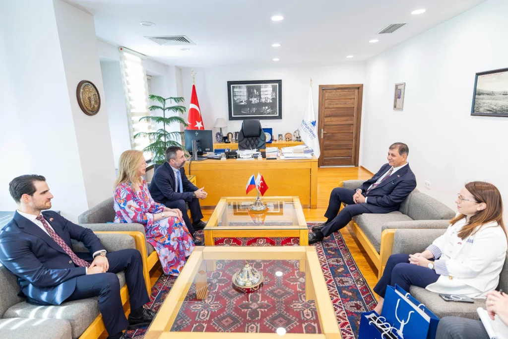 İzmir’den dünyaya yeni kapılar açılıyor! Başkan Tugay’dan dev tanıtım hamlesi!