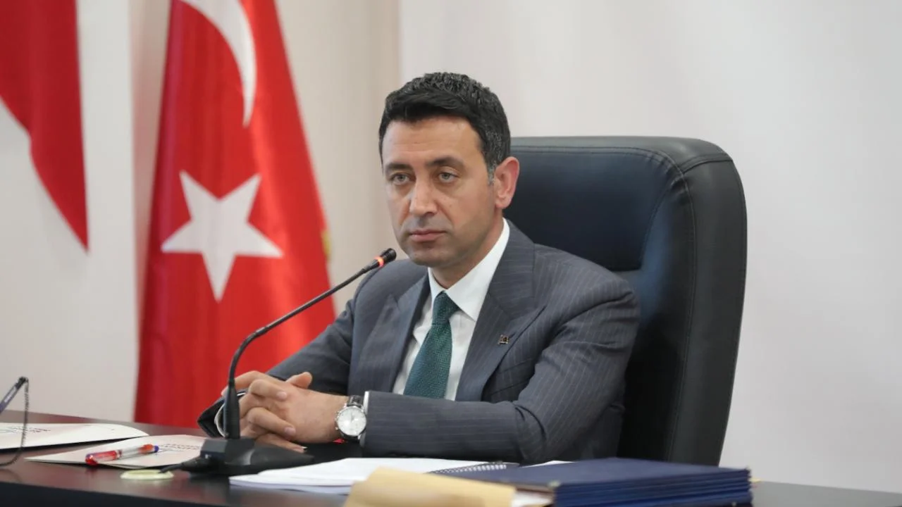 İzmir'de CHP'de bir istifa daha: Bayraklı Belediye Başkanı İrfan Önal kararını verdi