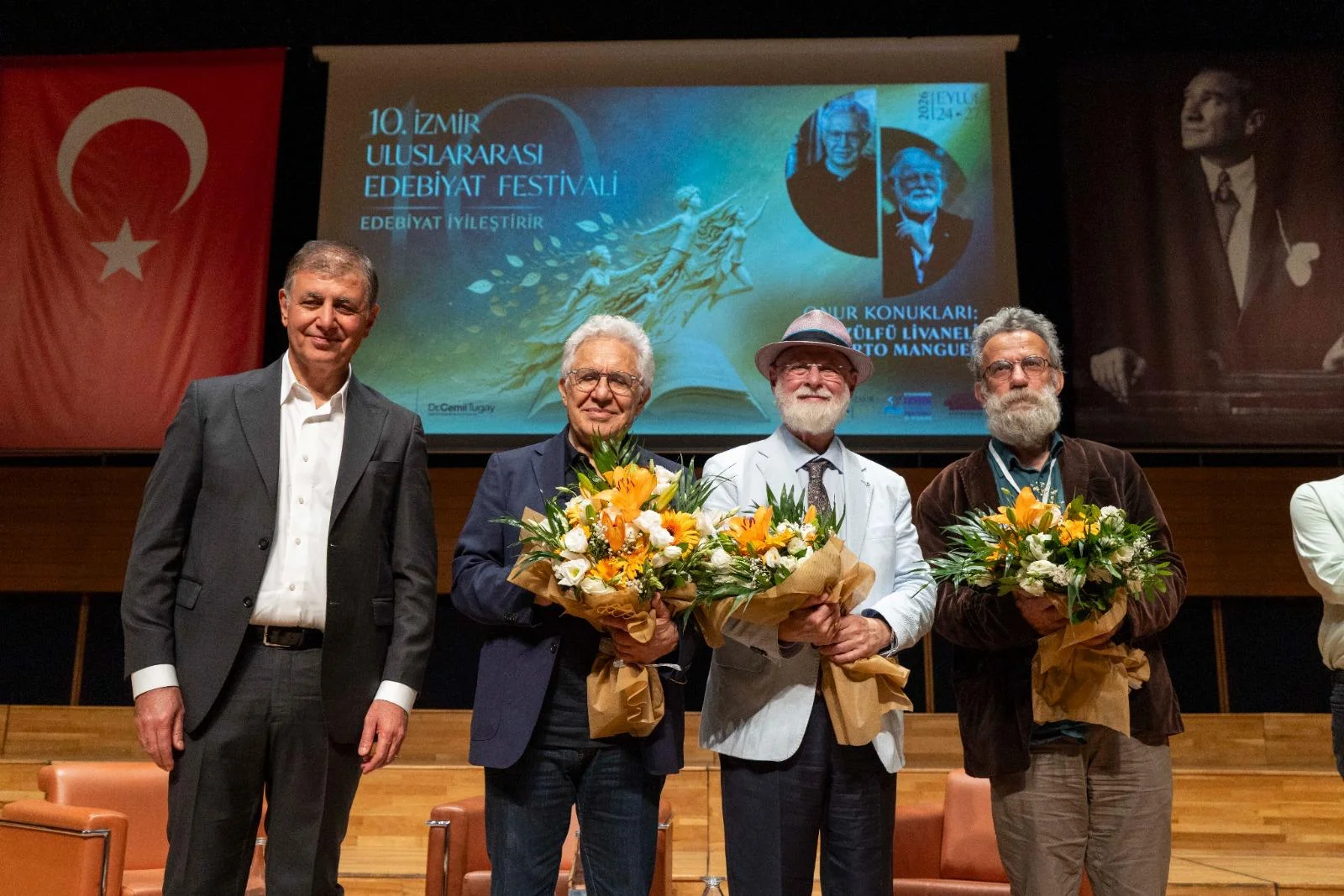 İzmir Büyükşehir Belediyesi’nin 10 yıldır düzenlediği İzmir Uluslararası Edebiyat Festivali,