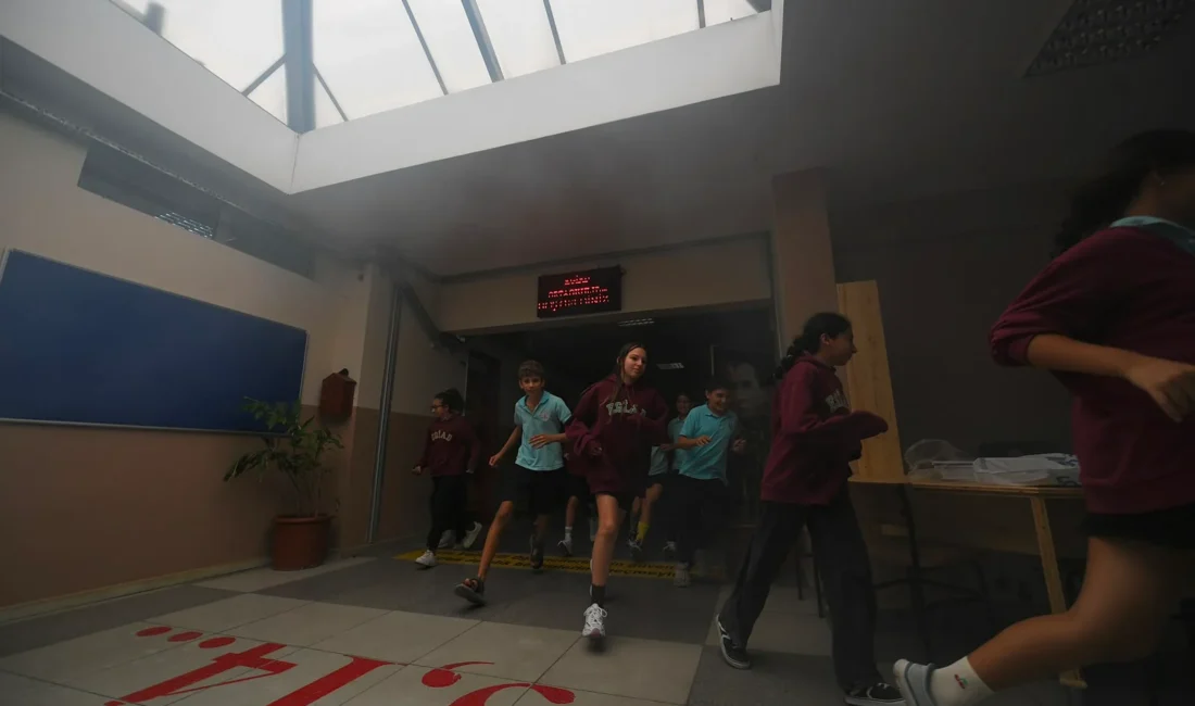 İtfaiye Haftası etkinlikleri kapsamında İzmir Büyükşehir Belediyesi İtfaiye Dairesi Başkanlığı