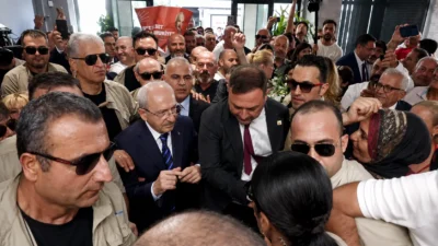 CHP Lideri Kemal Kılıçdaroğlu'nun İzmir temasları sırasında il binasına girişi