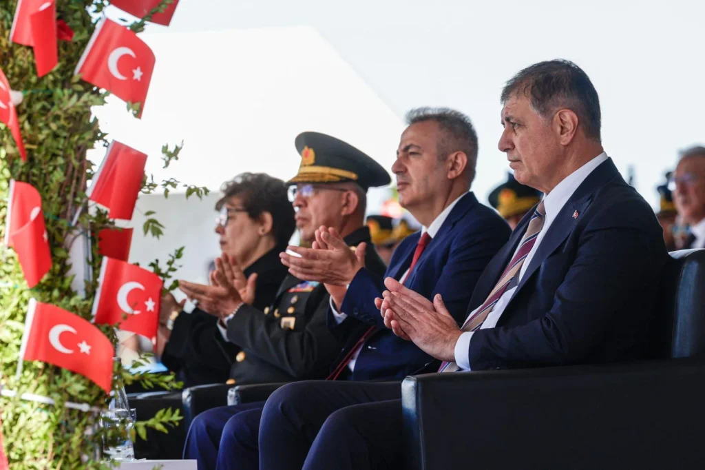 İzmir emanetini yere düşürmedi: 104 yıl önce de buradaydık, yarın da olacağız!