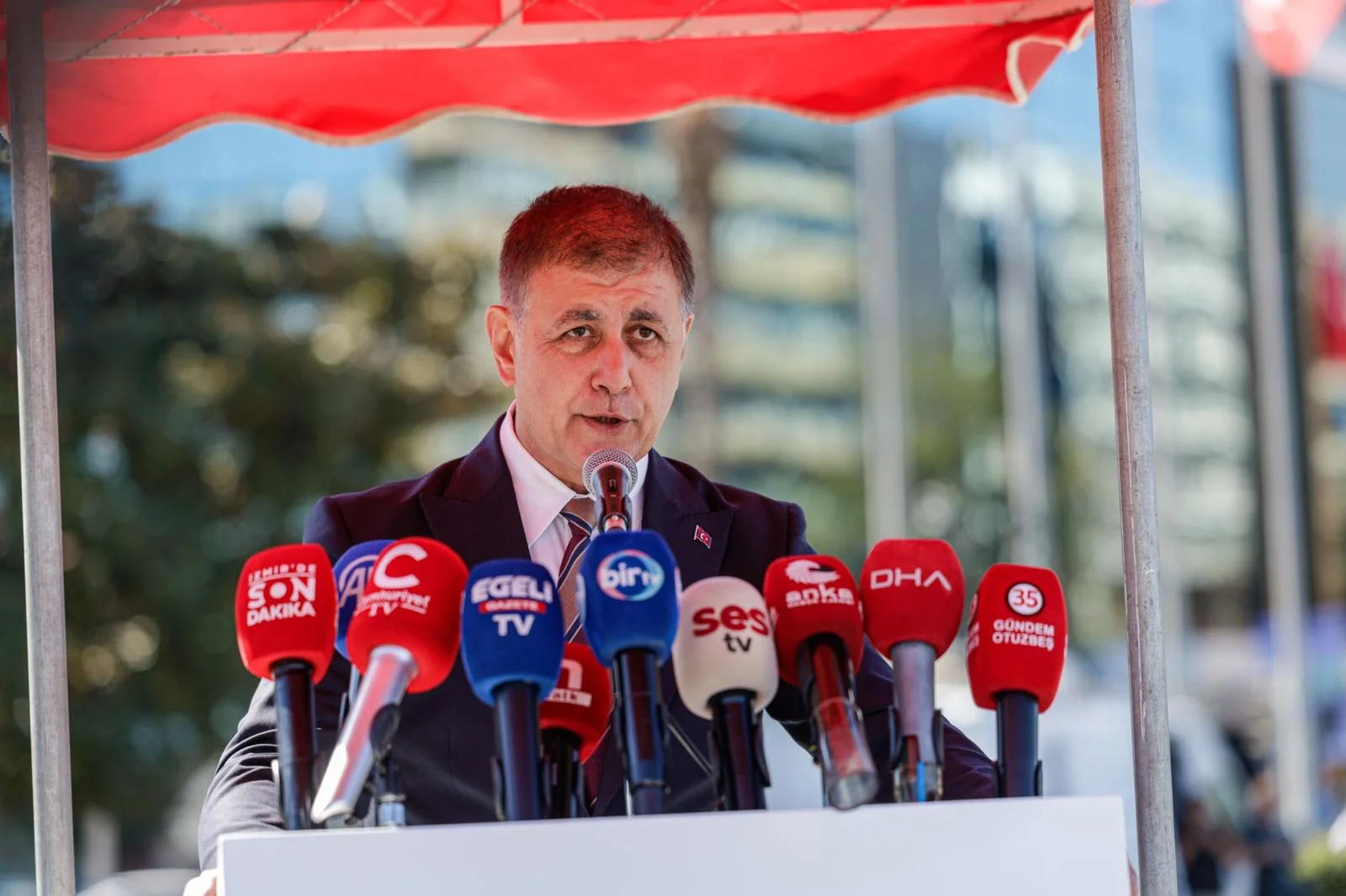 İzmir emanetini yere düşürmedi: 104 yıl önce de buradaydık, yarın da olacağız!